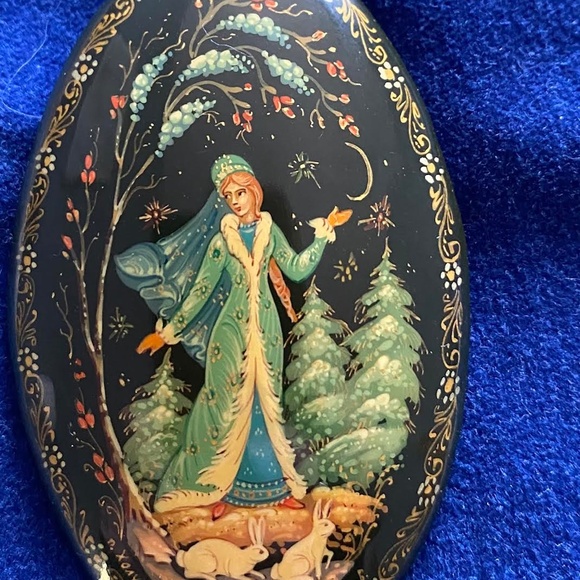 Vintage Lacquer Russian Brooch - Picture 5 of 6